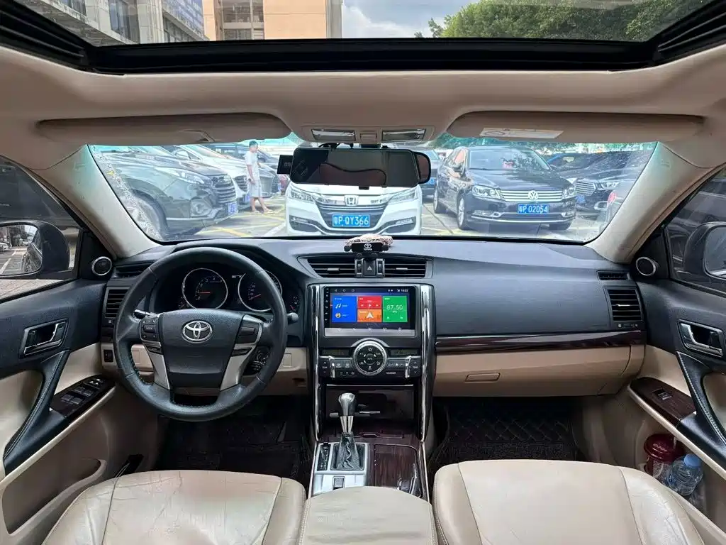 Toyota Reiz — миниатюра 5