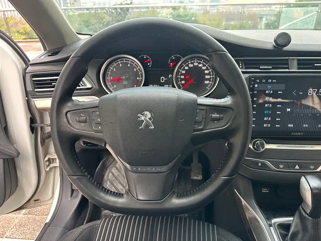 PEUGEOT 408