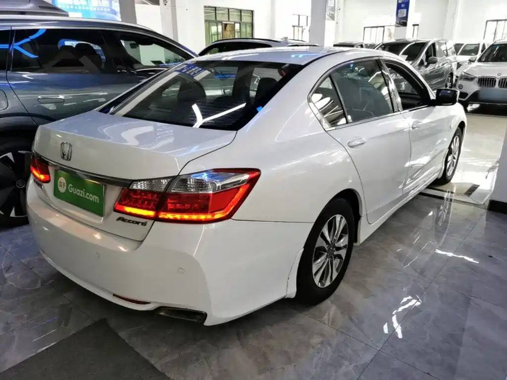 Honda Accord — миниатюра 7