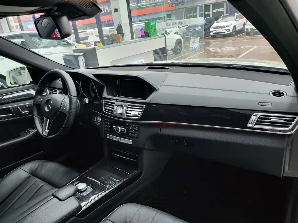 Mercedes-Benz E-Class — миниатюра 13