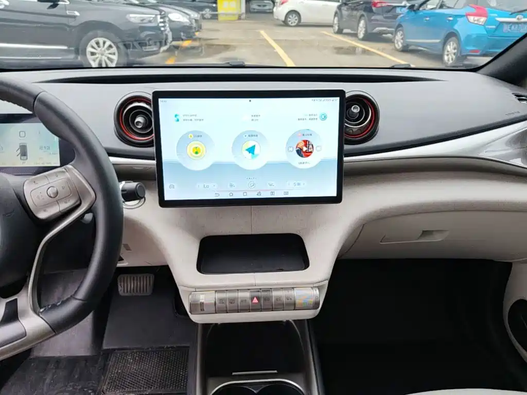 BYD Dolphin — миниатюра 13