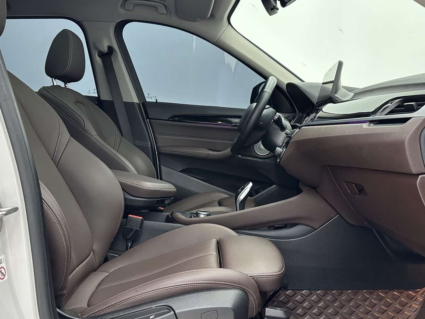 BMW X1 1.5 л 2022 г. Белый, пробег 39000 км