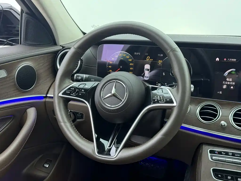 Mercedes-Benz E-Class — миниатюра 5