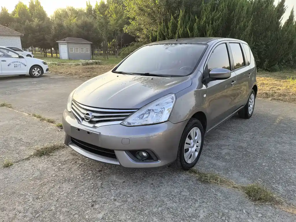 Nissan Livina