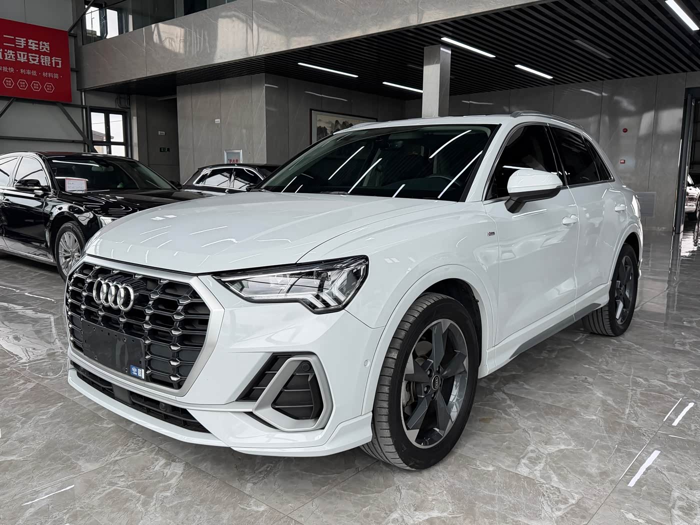 Audi Q3 1.4 л 2023 г. Белый, пробег 44000 км