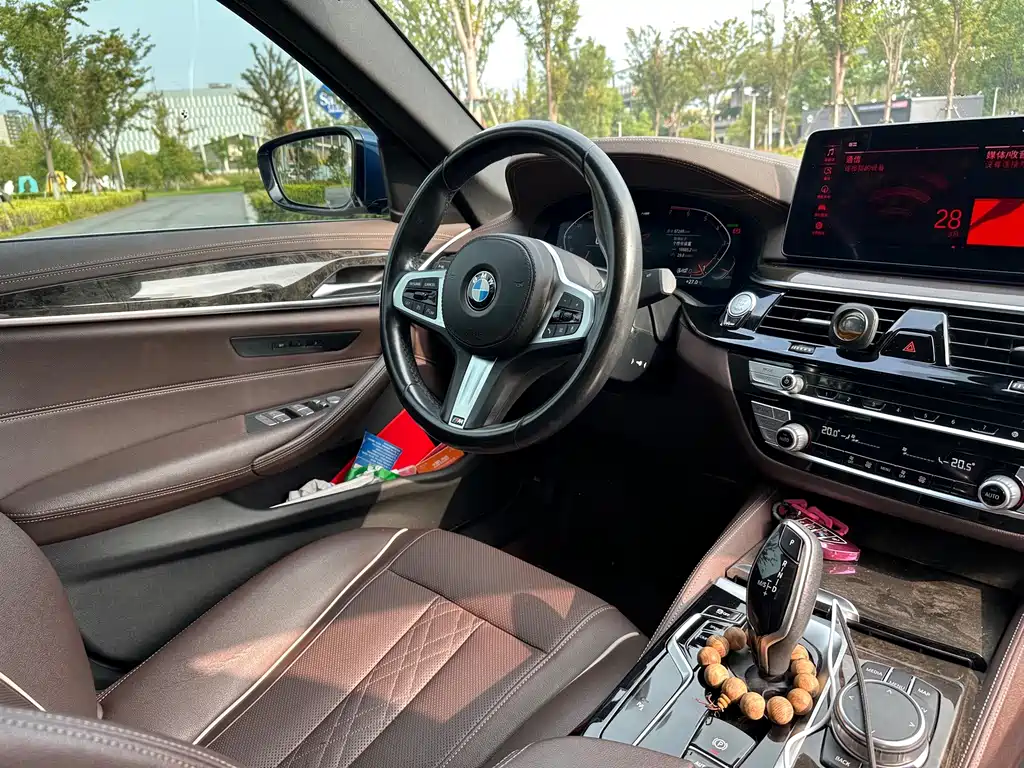 BMW 5 Series — миниатюра 12