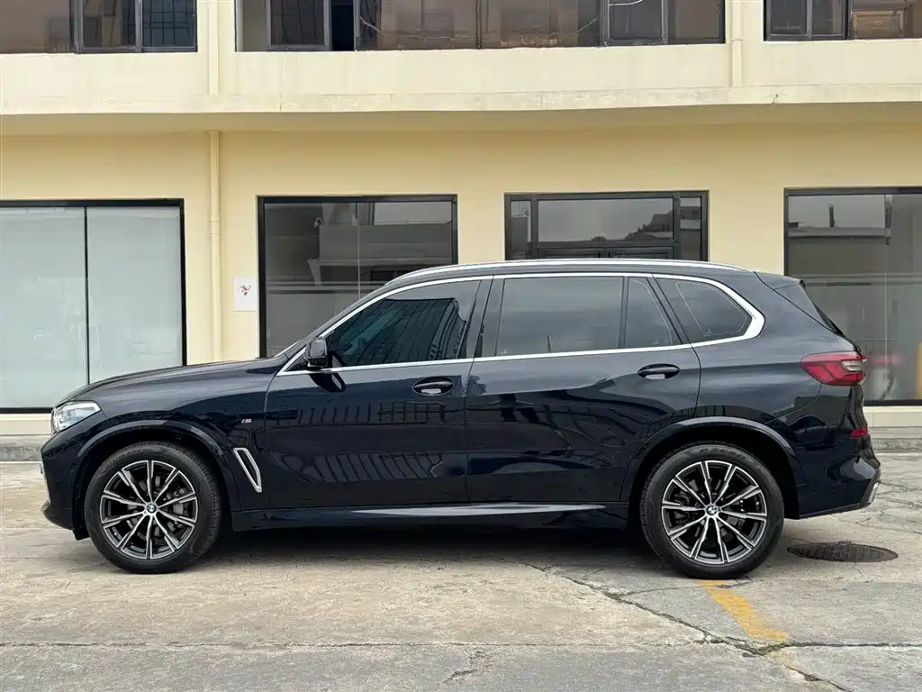 BMW X5 2023 xDrive 30Li Premium M Sport