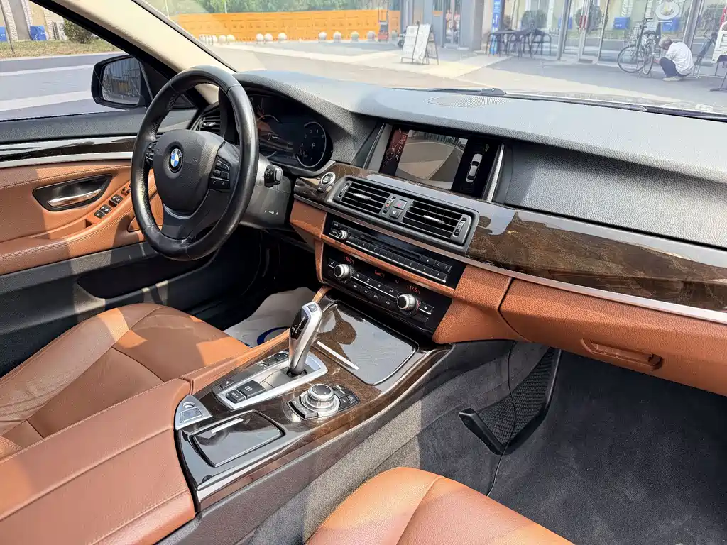 BMW 5 Series 525Li Leading Type, фото 9