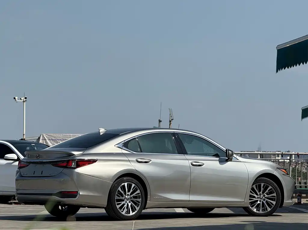 Lexus ES — миниатюра 5