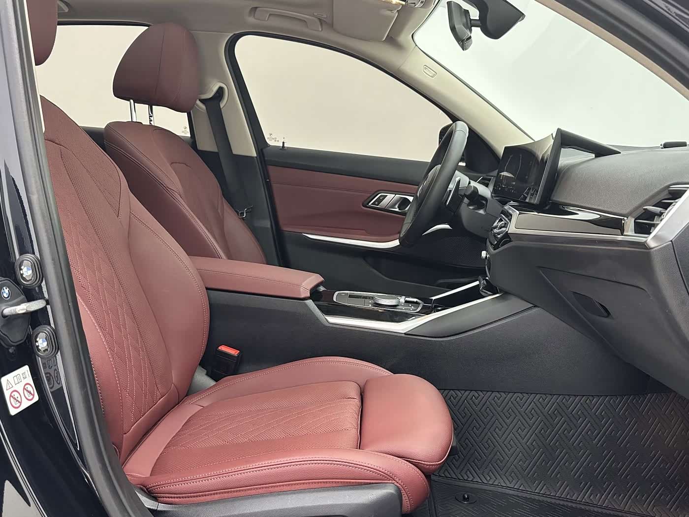 BMW 3 Series 2.0 л 2023 г. Чёрный, пробег 18000 км