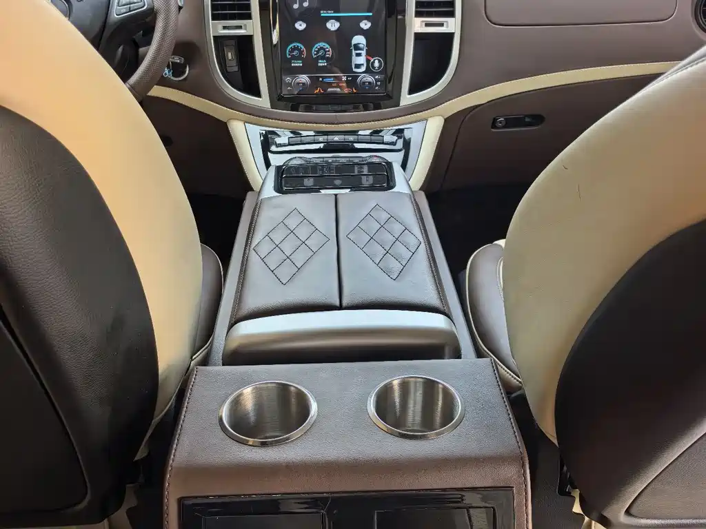 Mercedes-Benz Vito 2020 2.0T Elite 7 мест