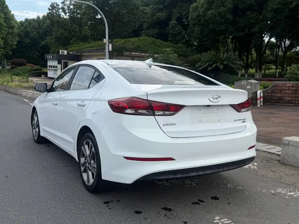 Hyundai Elantra — миниатюра 5