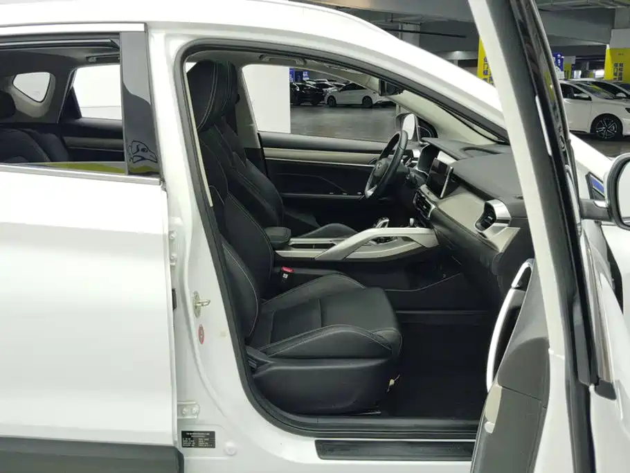 Geely Binyue — миниатюра 8
