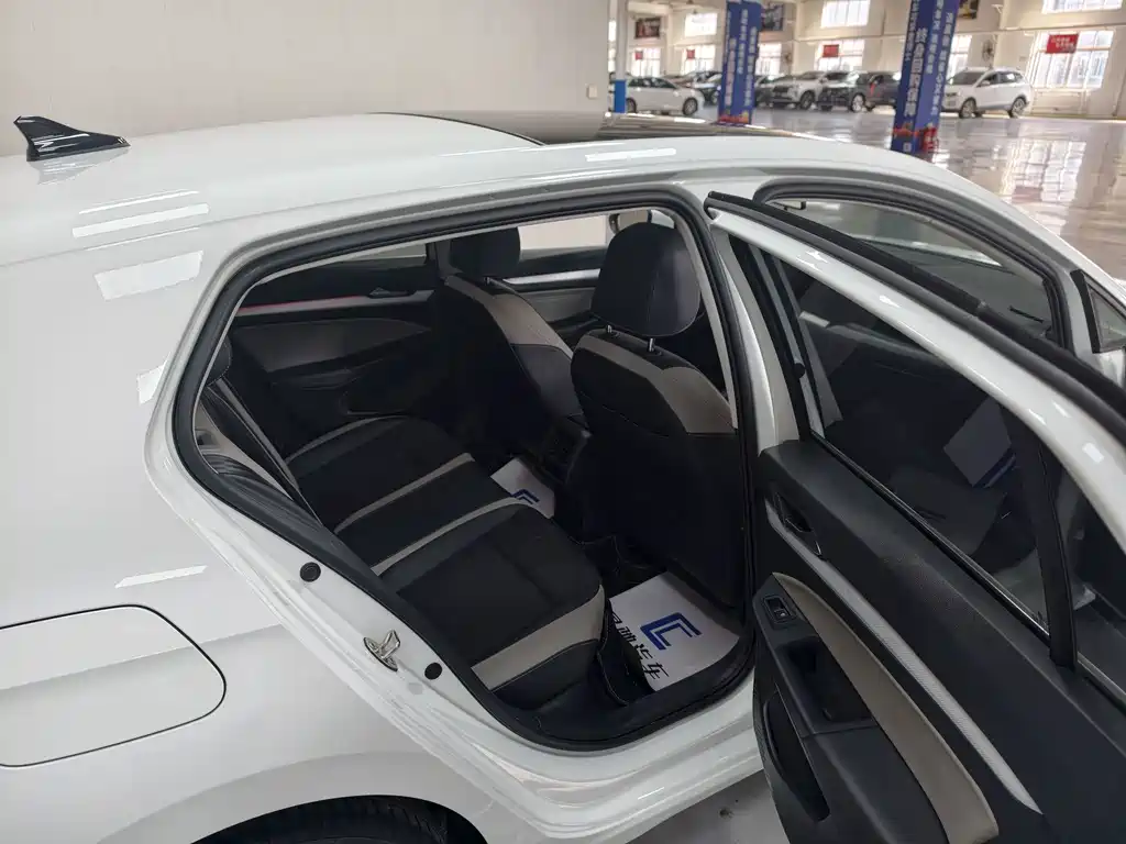 Volkswagen Golf — миниатюра 17