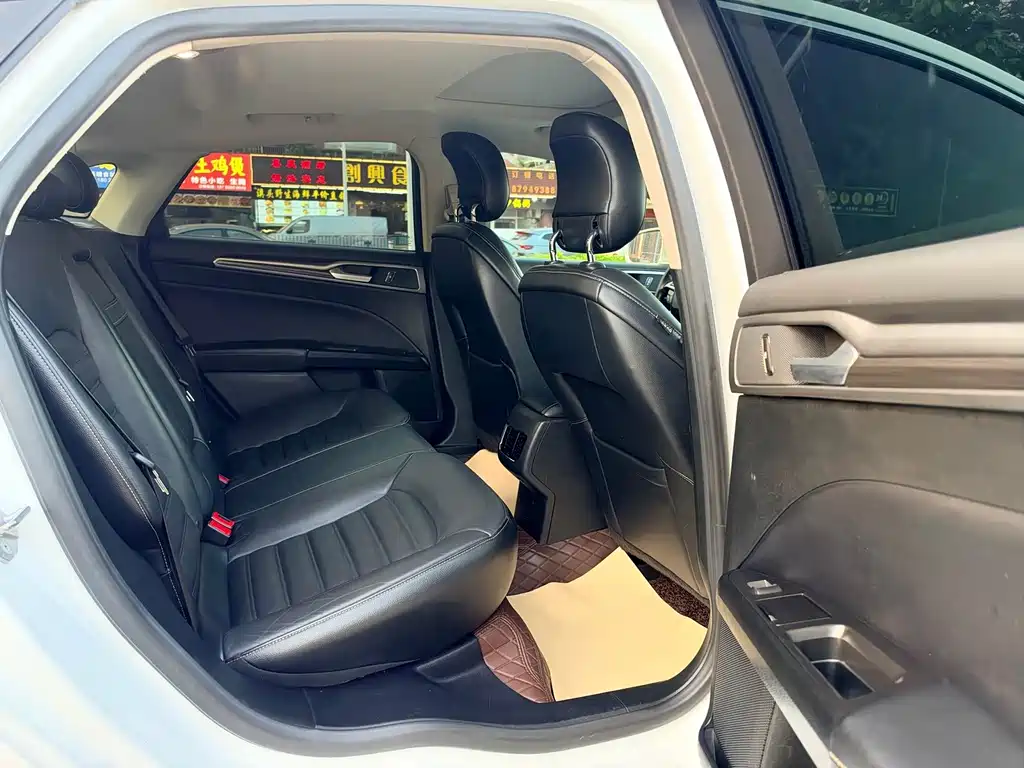Ford Mondeo — миниатюра 9