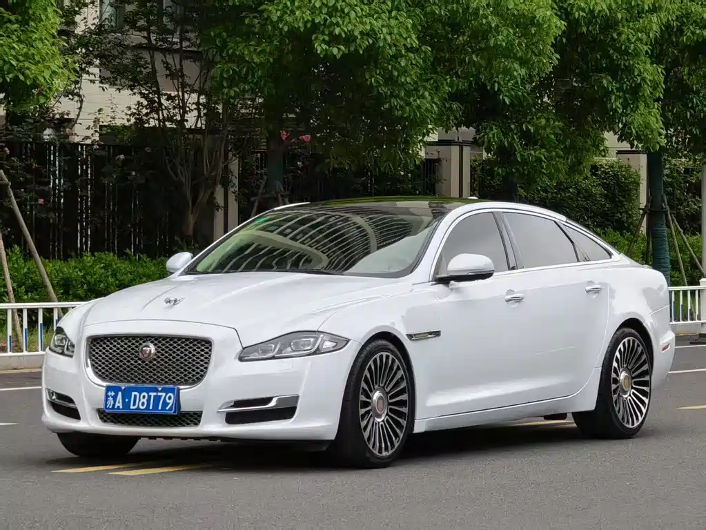 Купить Jaguar XJ