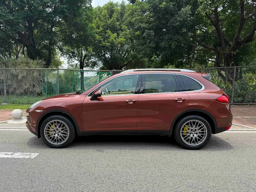 Porsche Cayenne — миниатюра 7