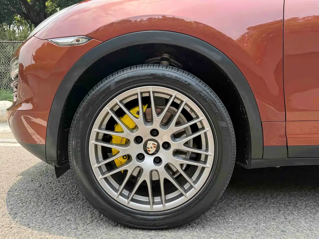 Porsche Cayenne — миниатюра 8
