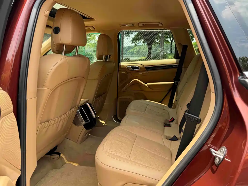 Porsche Cayenne — миниатюра 17