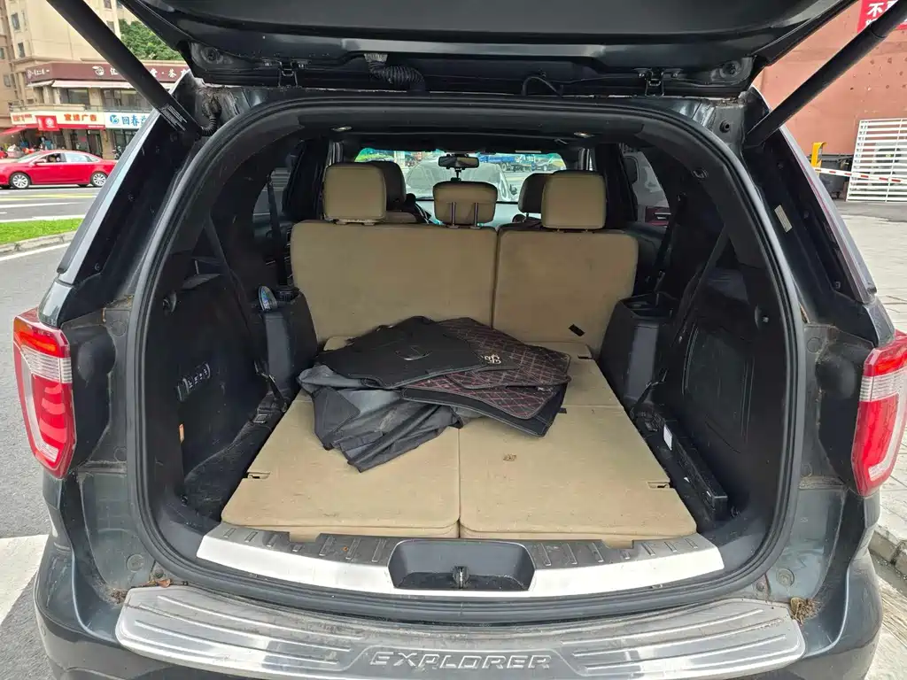 Ford Explorer (Import) — миниатюра 7
