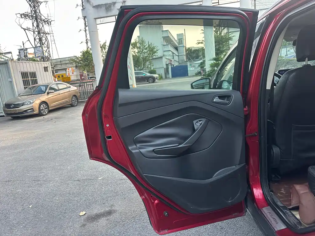 Ford Kuga — миниатюра 10