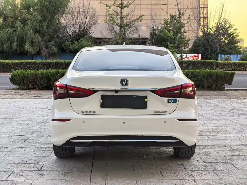 Changan Eado New Energy — миниатюра 8
