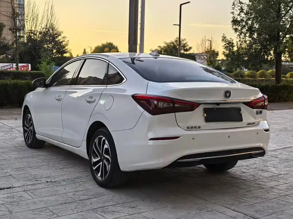Changan Eado New Energy — миниатюра 7