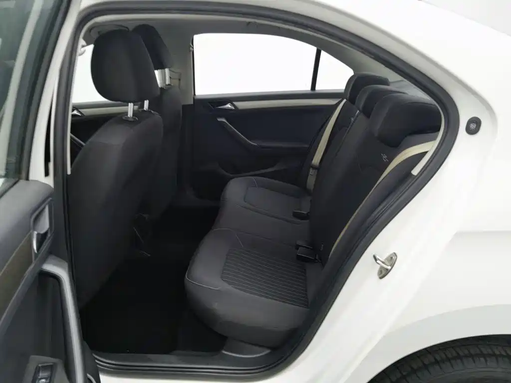Volkswagen Jetta — миниатюра 15