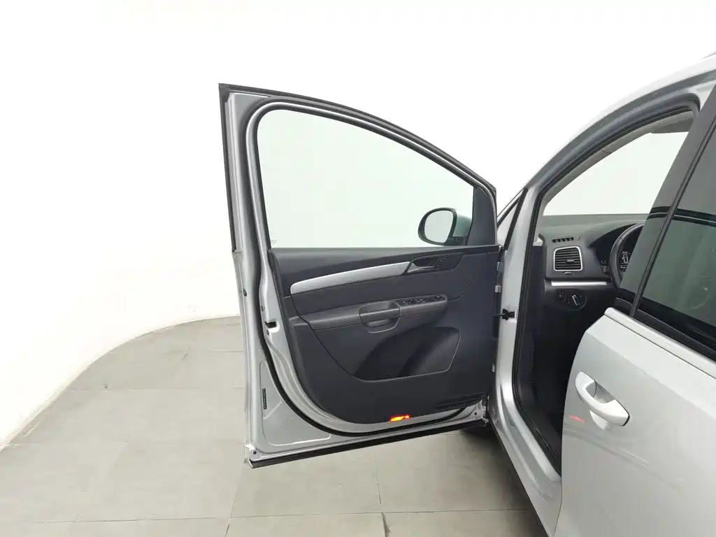 Volkswagen Sharan — миниатюра 8