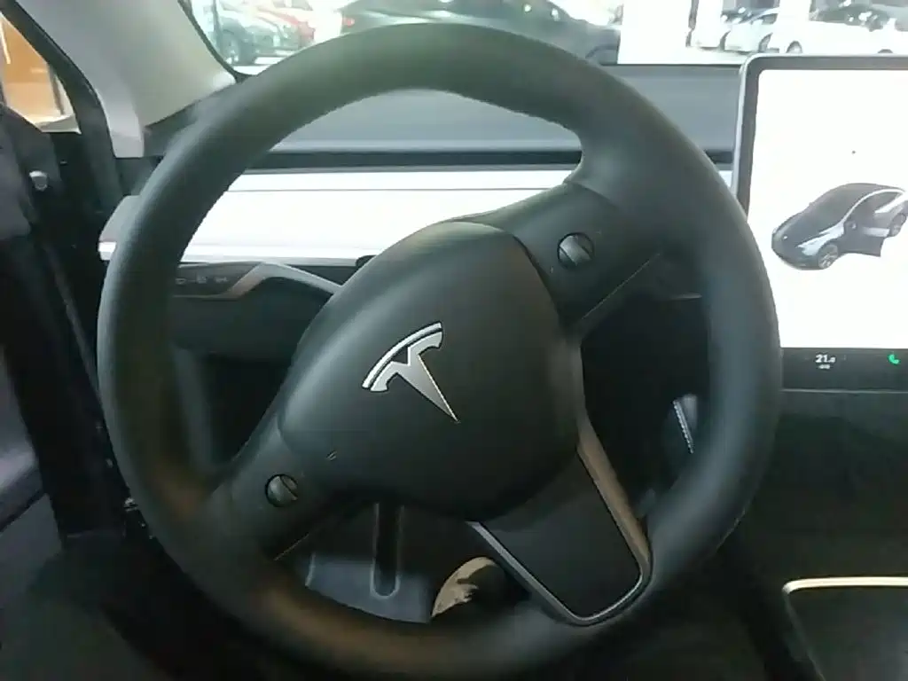 Tesla Model Y — миниатюра 11