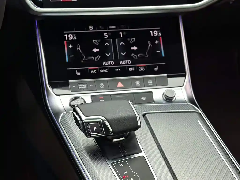 Audi A7L 2024 45TFSI quattro S-line