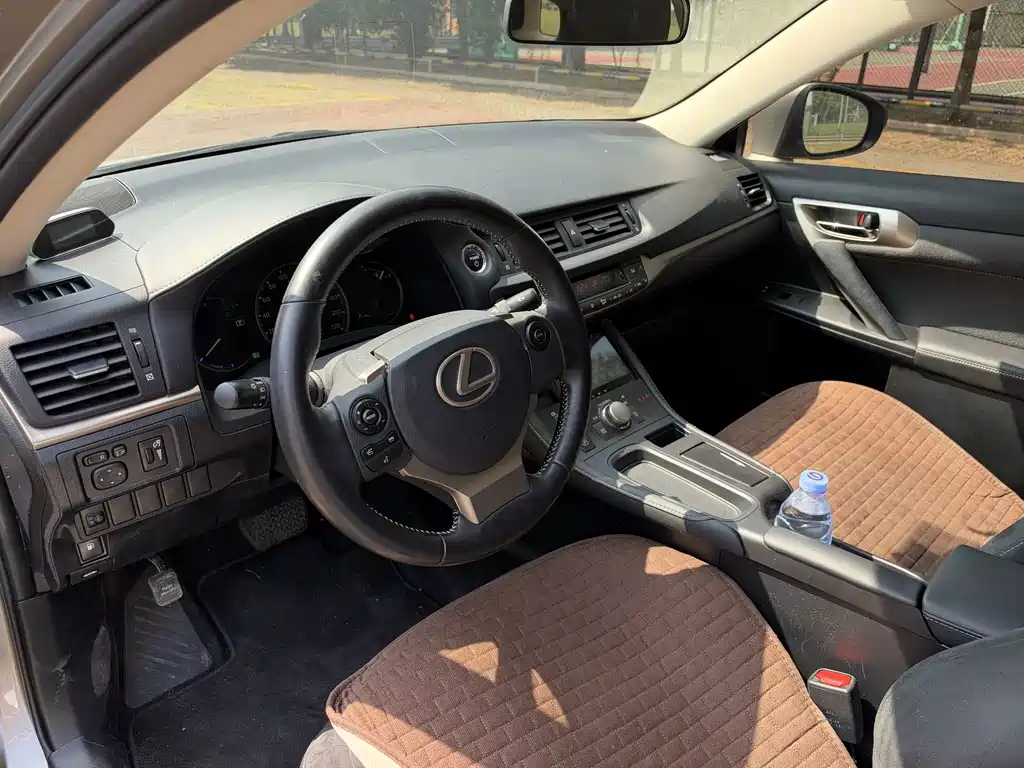 Lexus CT — миниатюра 17
