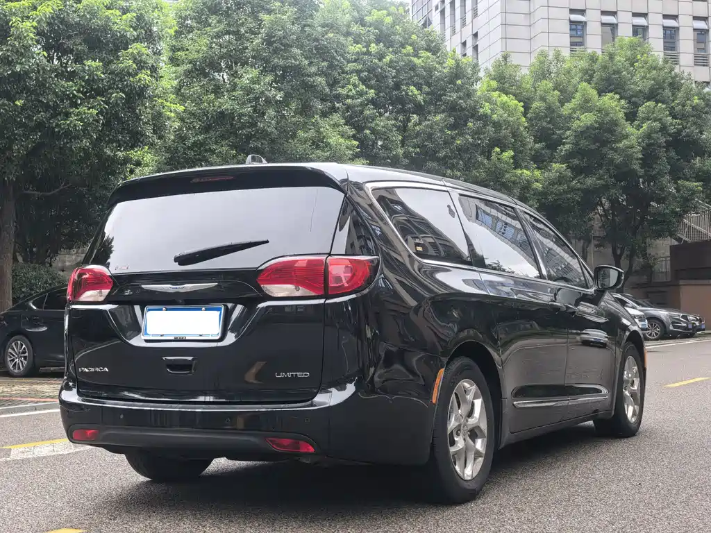 Chrysler Grand Voyager (Import) — миниатюра 4