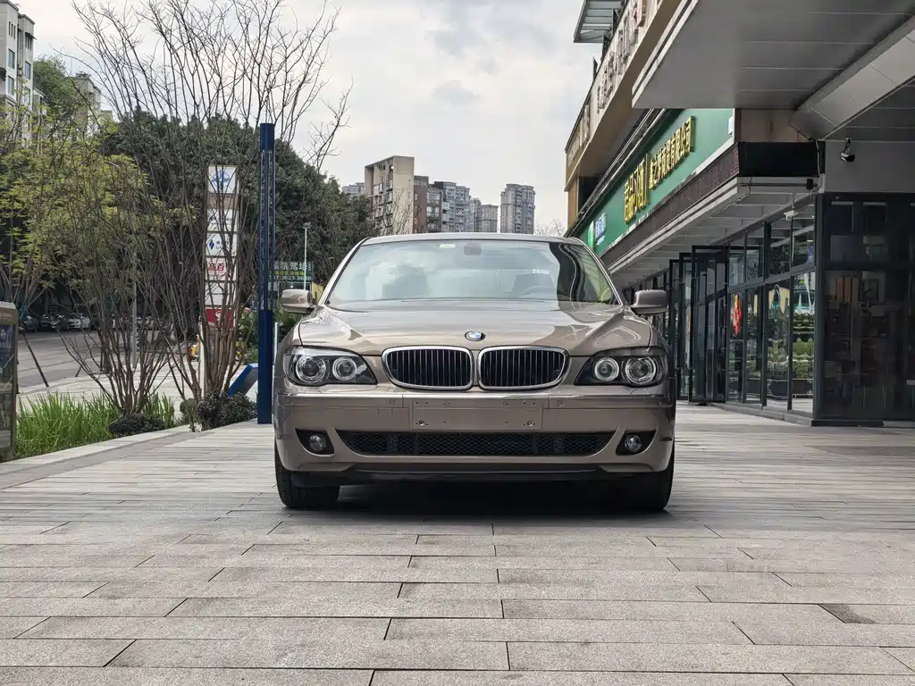 BMW 7 Series — миниатюра 4