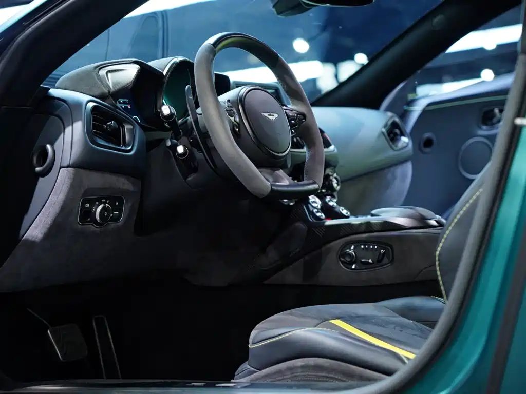 Aston Martin V8 Vantage — миниатюра 13