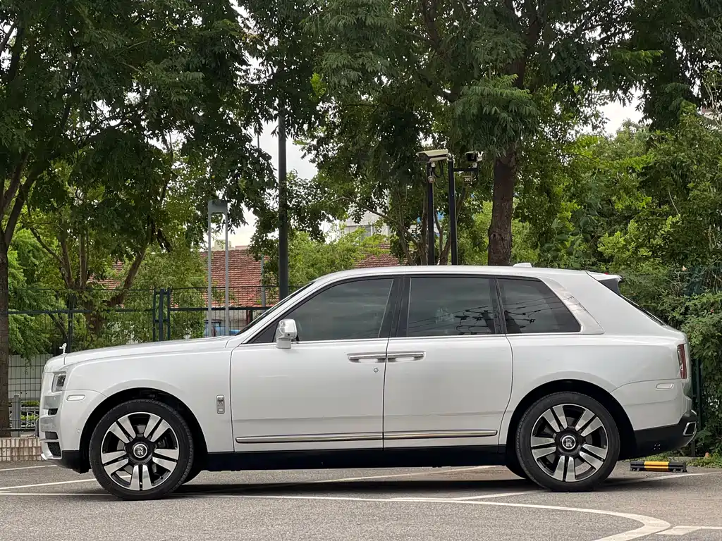 Rolls-Royce Cullinan — миниатюра 7