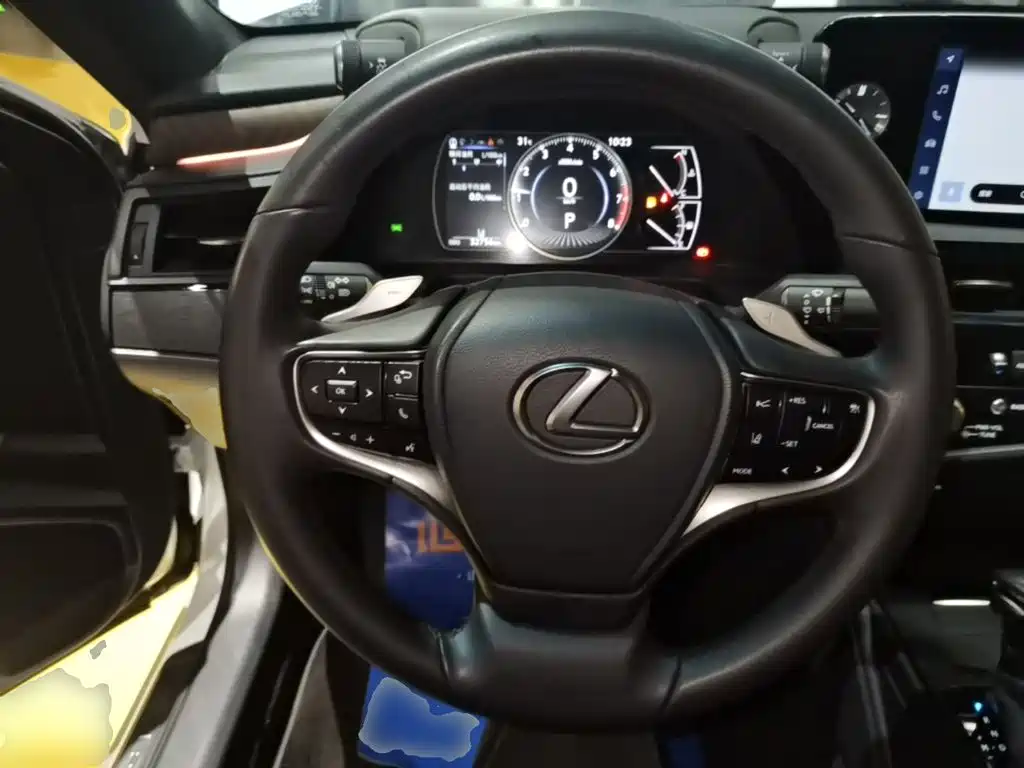 Lexus ES — миниатюра 11
