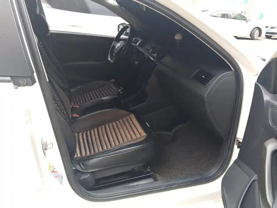 Volkswagen Santana — миниатюра 8
