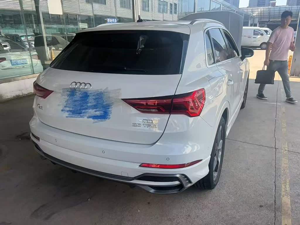 Audi Q3 1.4 л 2022 г. Белый, пробег 28000 км