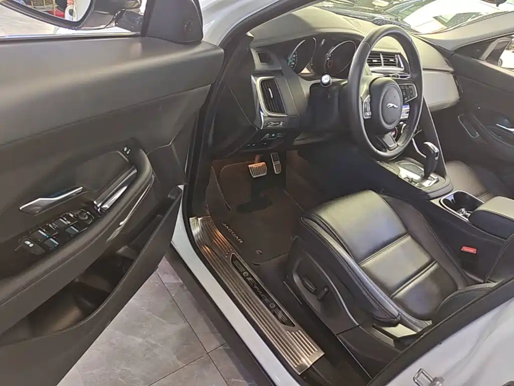 Jaguar E-PACE — миниатюра 16