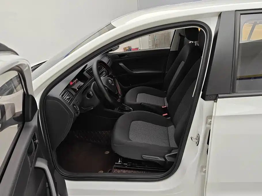 Volkswagen Santana — миниатюра 9