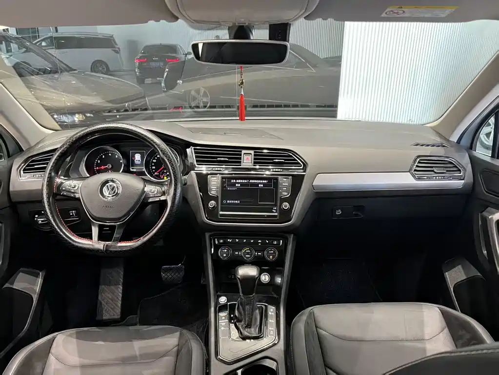 Volkswagen Tiguan L L 2018 330TSI AT Luxury