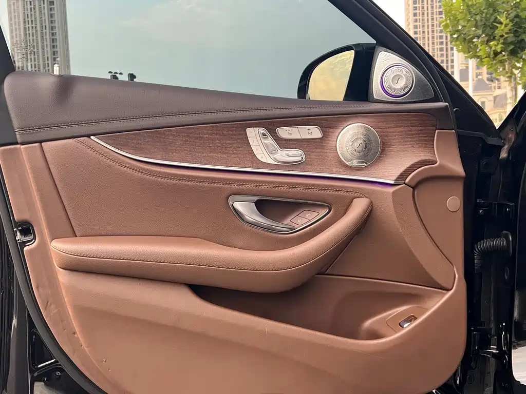 Mercedes-Benz E-Class — миниатюра 9