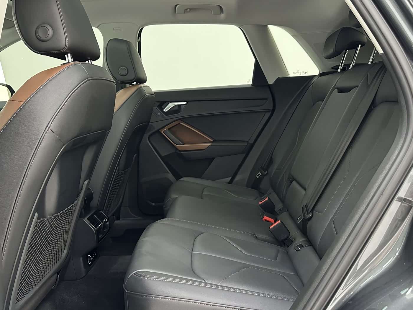 Audi Q3 1.4 л 2023 г. Серебристо-серый, пробег 19000 км