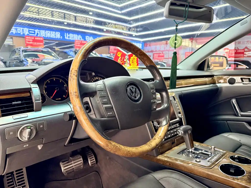 Volkswagen Phaeton — миниатюра 10