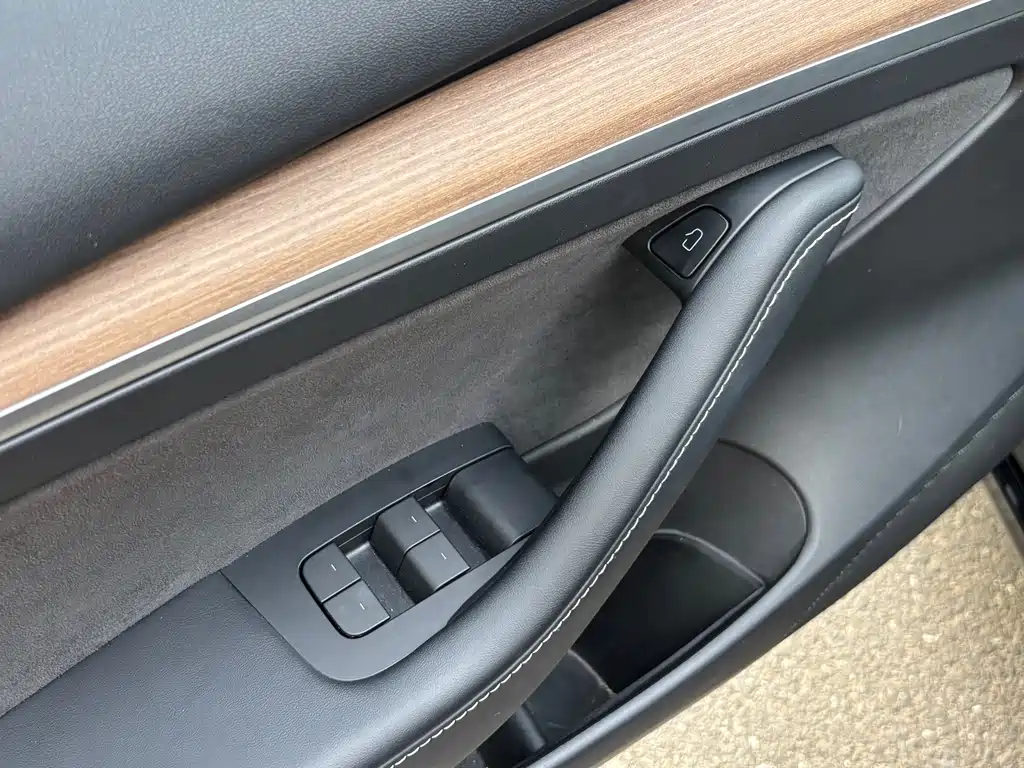 Tesla Model 3 — миниатюра 12
