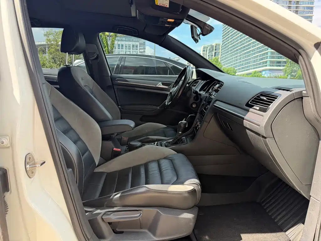 Volkswagen Golf — миниатюра 13