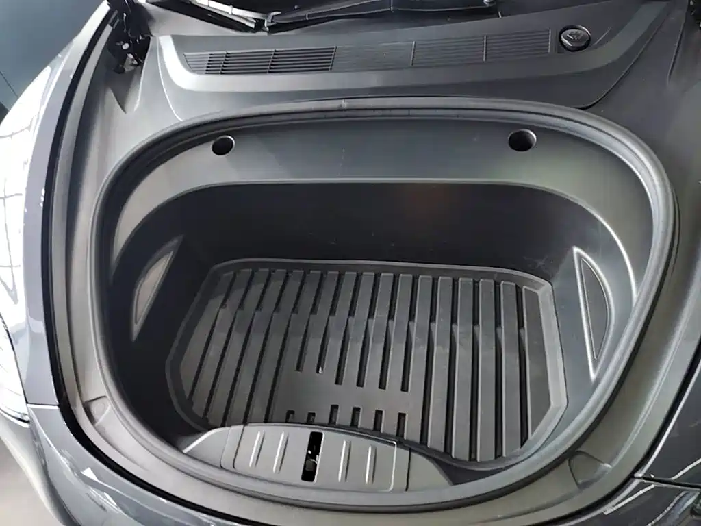 Tesla Model 3 — миниатюра 20