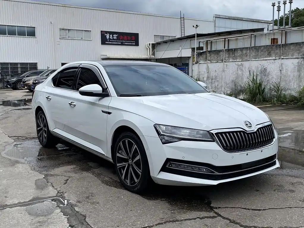 Skoda Superb — миниатюра 3