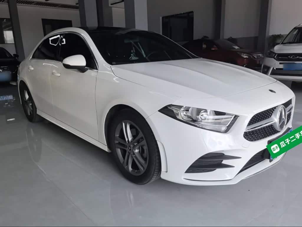 Mercedes-Benz A-Class 1.3 л 2021 г. Белый, пробег 44100 км